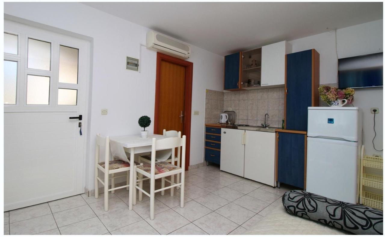 Apartments Elvi - Amazing Position & Parking Primošten Dış mekan fotoğraf