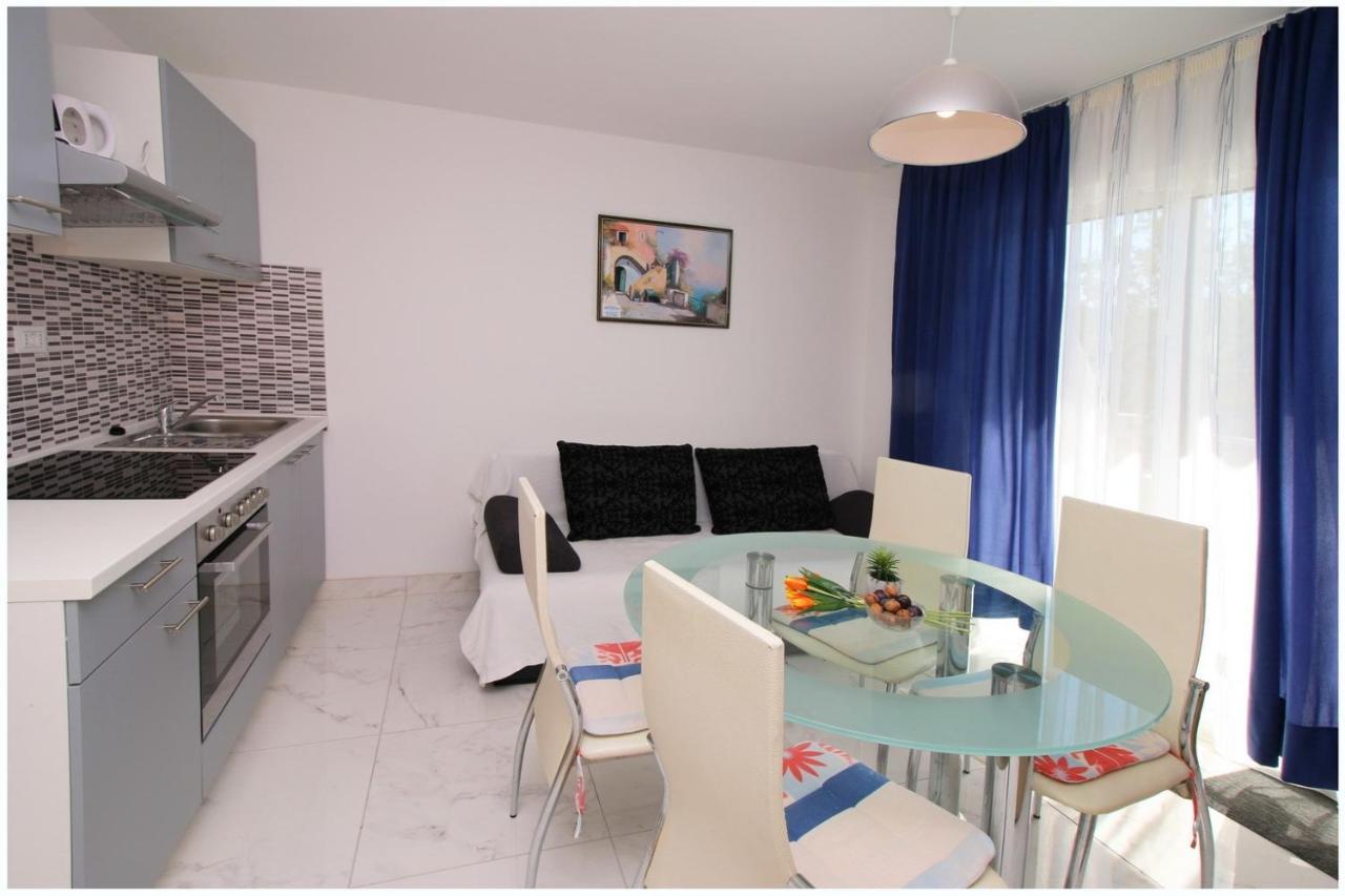 Apartments Elvi - Amazing Position & Parking Primošten Dış mekan fotoğraf