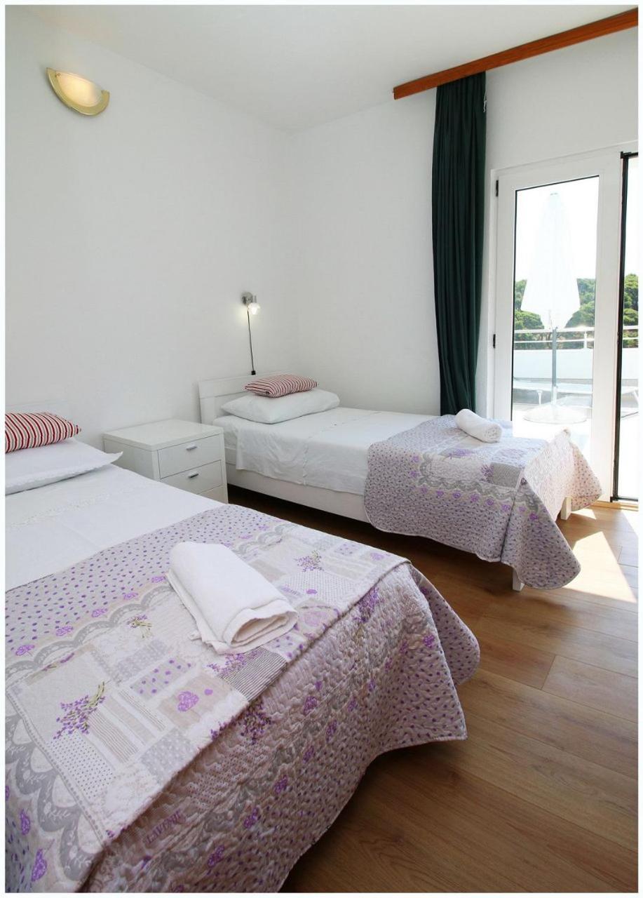 Apartments Elvi - Amazing Position & Parking Primošten Dış mekan fotoğraf