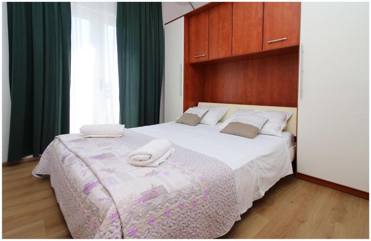 Apartments Elvi - Amazing Position & Parking Primošten Dış mekan fotoğraf
